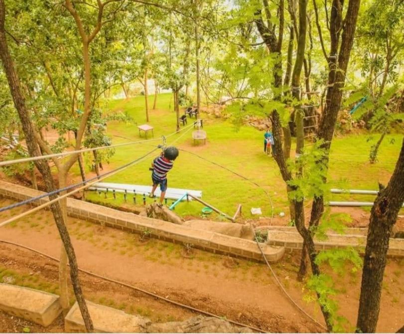 Jusgar Resort And Hote Dogadda Bagian luar foto